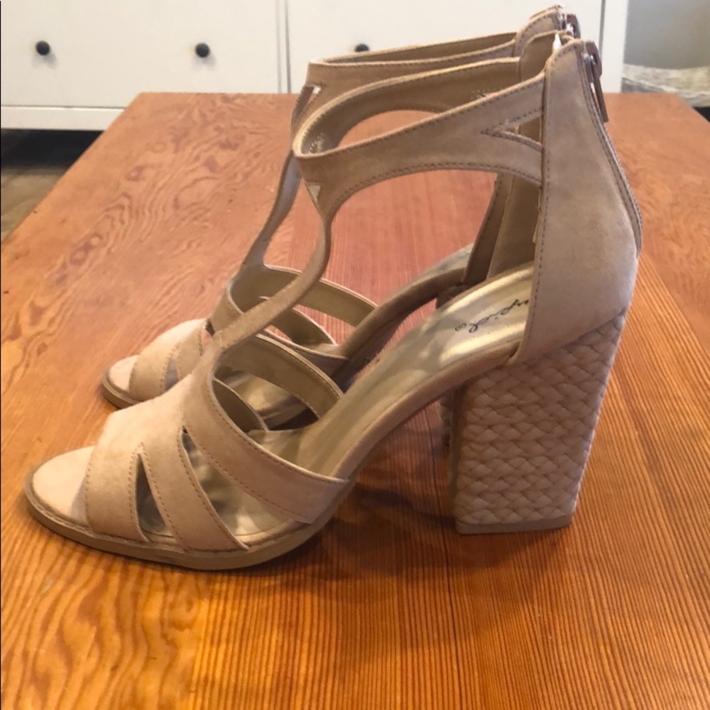 Heels - Picture 5 of 5